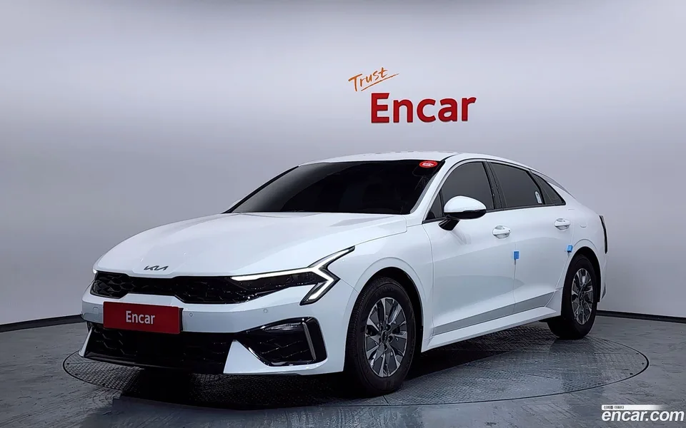 Kia K5 Hybrid 2023 — фото 1, купить с доставкой в Москву