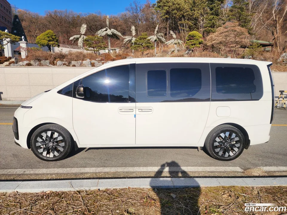 Hyundai Staria 4WD 9 2025 — миниатюра 3