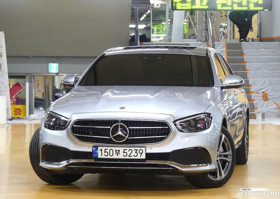 Mercedes-Benz E-Class E350 4MATIC 2022 — миниатюра 3