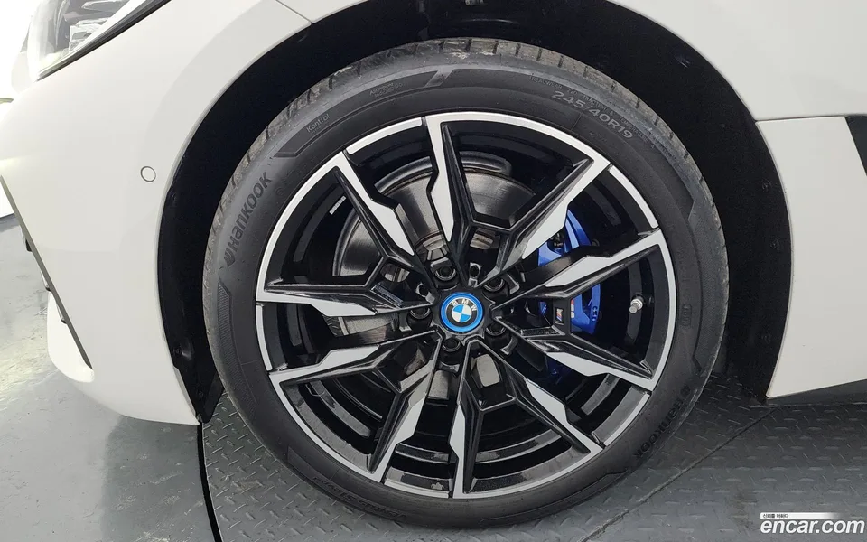 BMW i4 M50 2023 — миниатюра 2