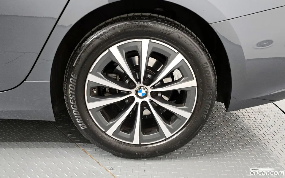 BMW 3 Series 320i 2022 — миниатюра 2