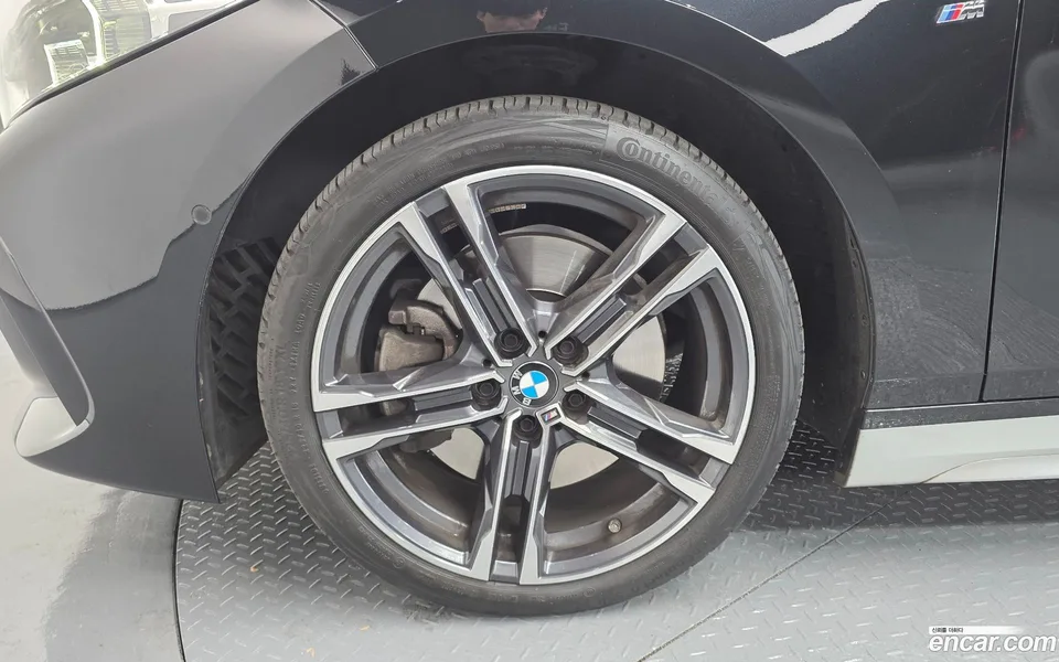 BMW 1 Series 120i M 2023 — миниатюра 2