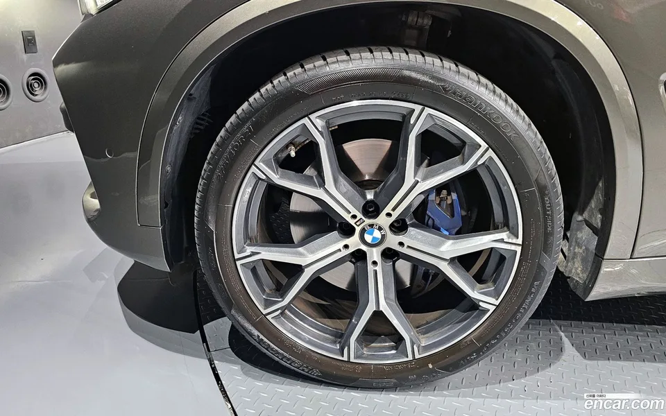 BMW X5 xDrive 40i M 2022 — миниатюра 2
