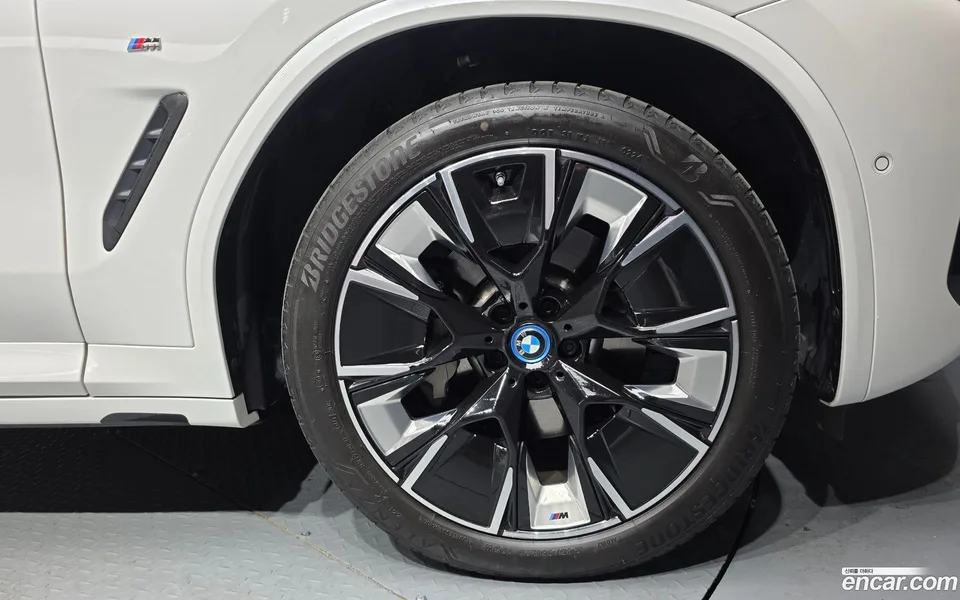 BMW iX3 M 2024 — миниатюра 2