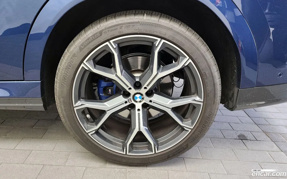 BMW X6 xDrive40i M 2023 — миниатюра 2