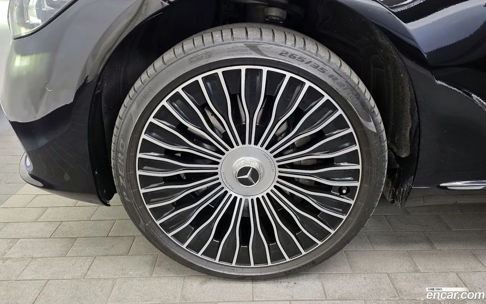 Mercedes-Benz S-Class S680 4MATIC 2023 — thumbnail 5