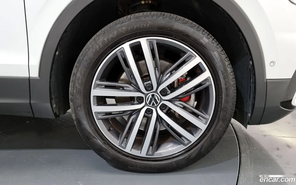 Volkswagen Tiguan Allspace 2.0 TSI 2023 — миниатюра 2