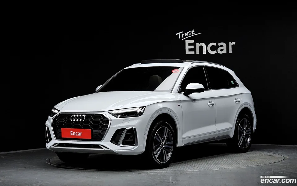 Audi Q5 45 TFSI 2022 — фото 1, купить с доставкой в Москву