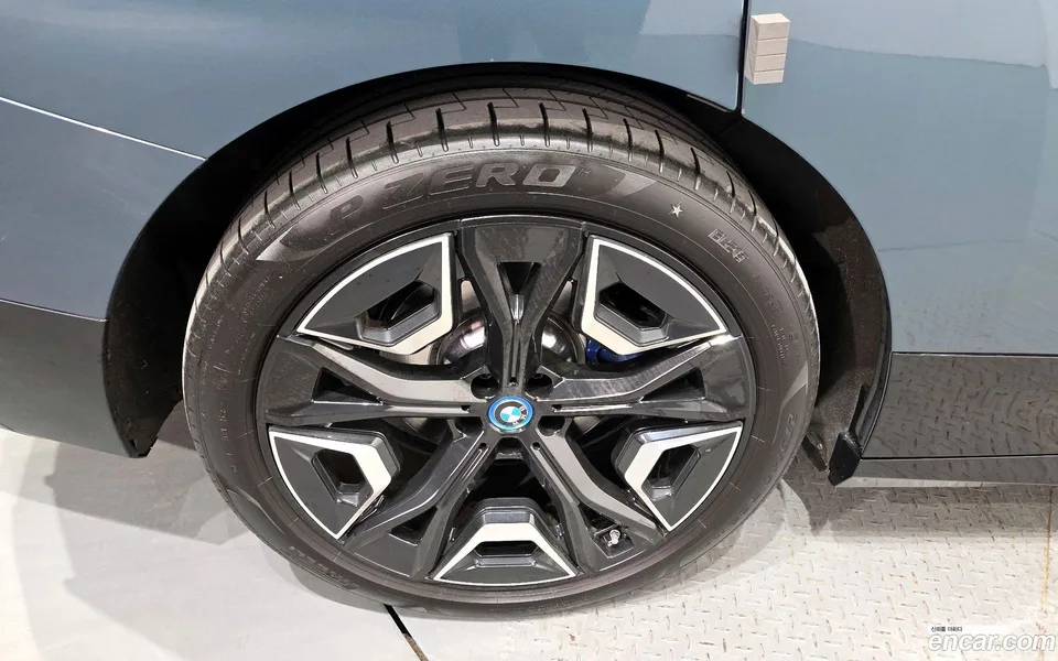 BMW iX xDrive50 2022 — миниатюра 5