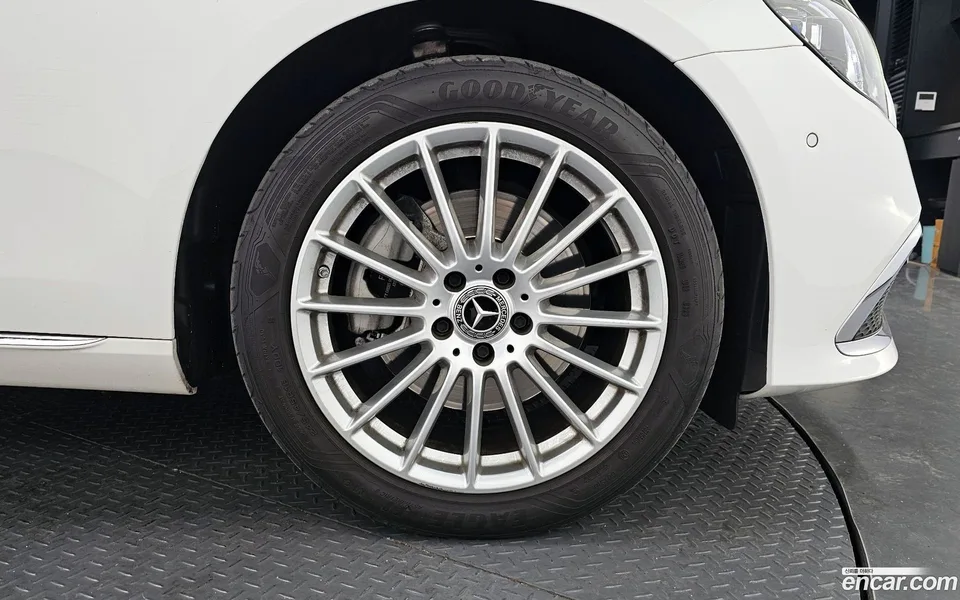 Mercedes-Benz E-Class E250 2023 — миниатюра 2