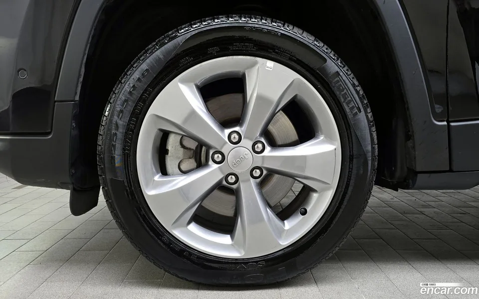 Jeep Cherokee 2.4 AWD 2022 — миниатюра 2