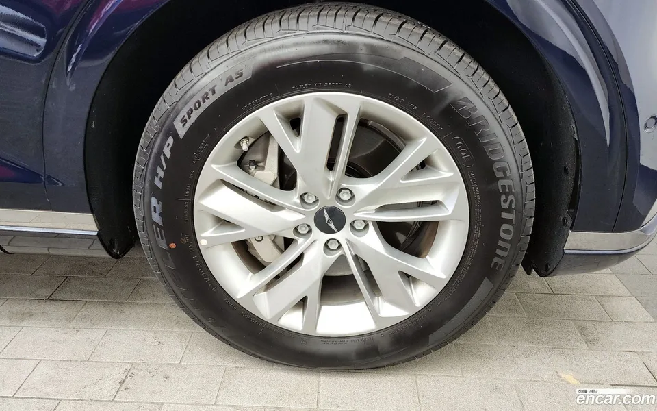 Genesis GV70 2.5T 2WD 2024 — миниатюра 2