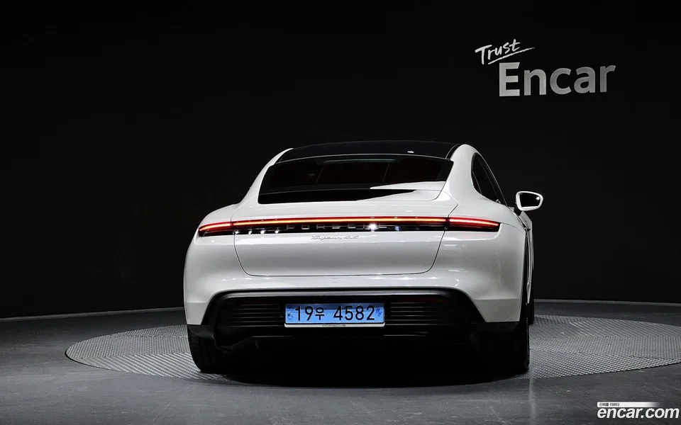 Porsche Taycan 4S 2023 — миниатюра 4