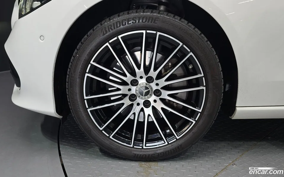 Mercedes-Benz C-Class C200 2022 — миниатюра 5