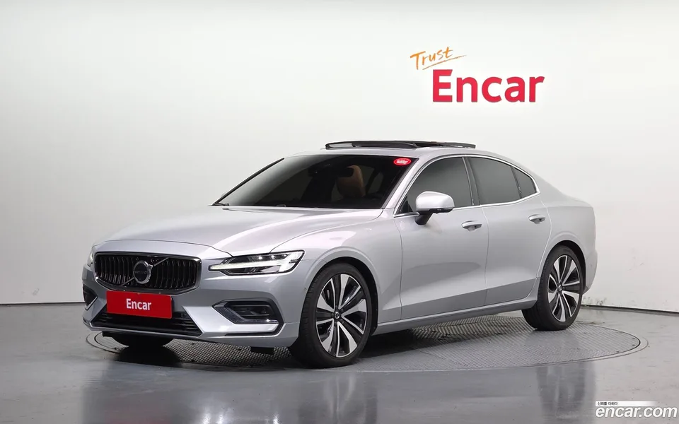 Volvo S60 B5 2022 — фото 1, купить с доставкой в Москву
