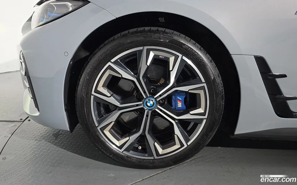 BMW i4 eDrive40 M 2023 — миниатюра 2