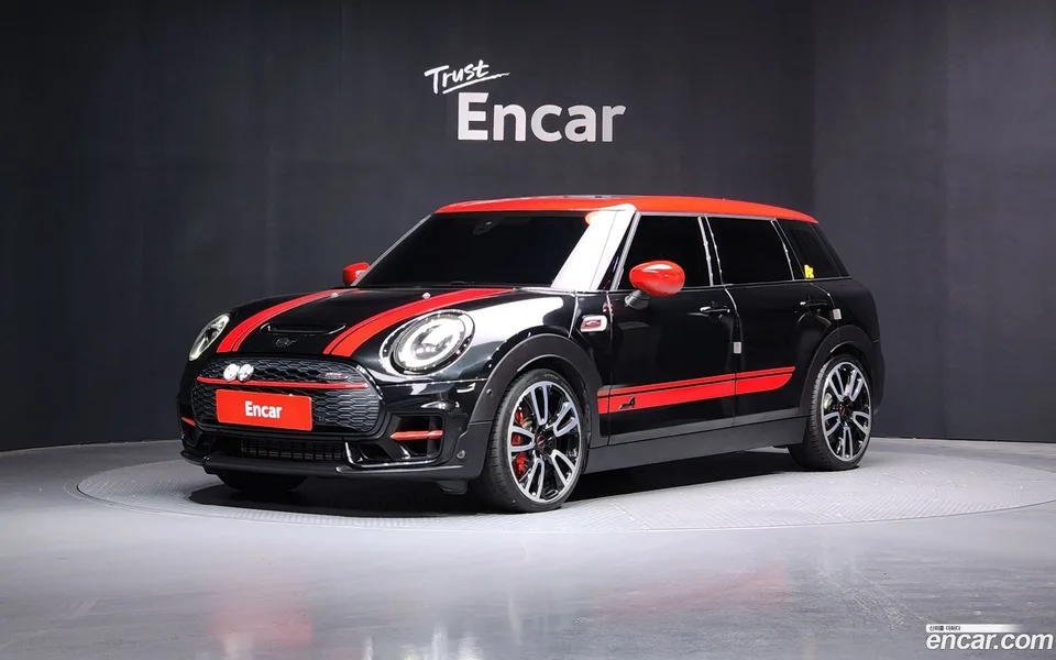 MINI Cooper S Clubman JCW 2023 — фото 1, купить с доставкой в Москву