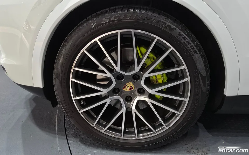 Porsche Cayenne 3.0 E- 2022 — миниатюра 5