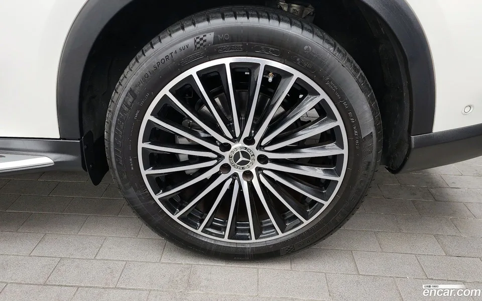 Mercedes-Benz GLC-Class GLC300 4MATIC AMG Line 2024 — миниатюра 5