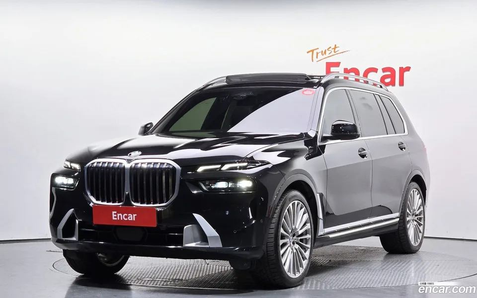 BMW X7 xDrive 40d 7 2023 — фото 1, купить с доставкой в Москву