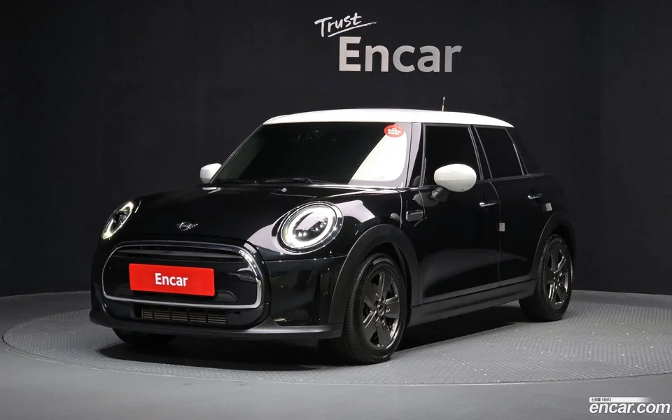 MINI Cooper 5 2023 — фото 1, купить с доставкой в Москву