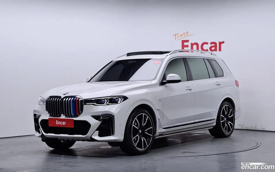 BMW X7 xDrive 40i M 6 2022 — photo 1, buy with delivery to Moscow
