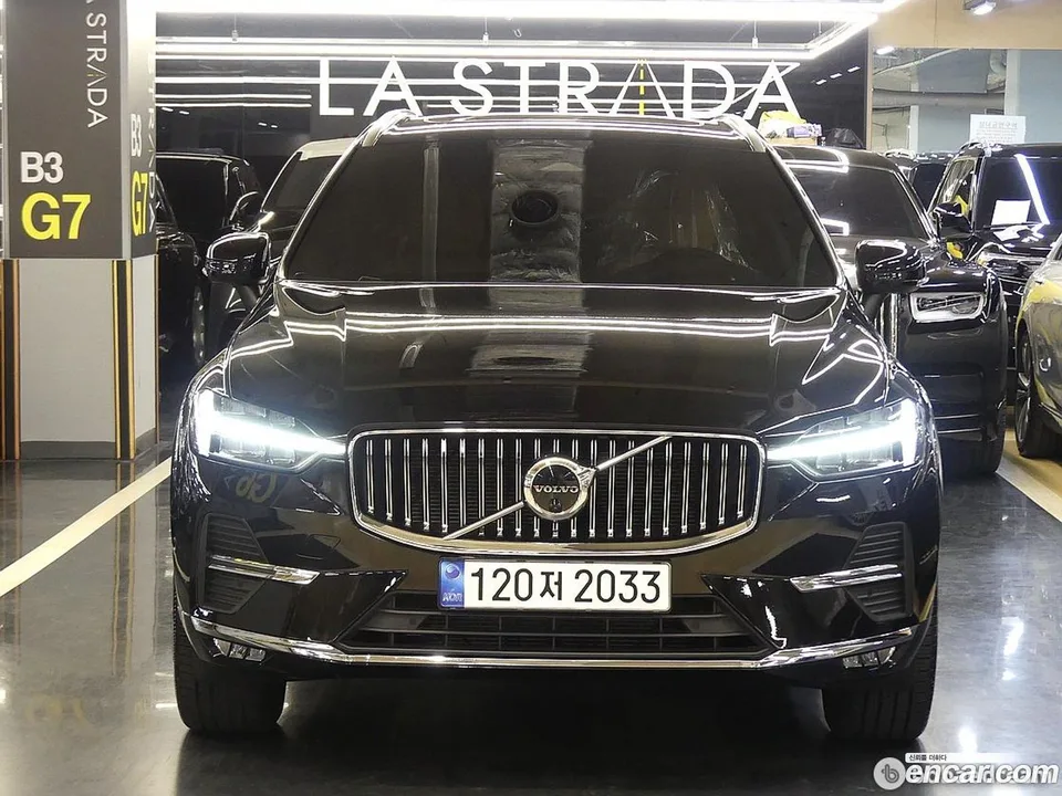 Volvo XC60 B5 2022 — фото 1, купить с доставкой в Москву