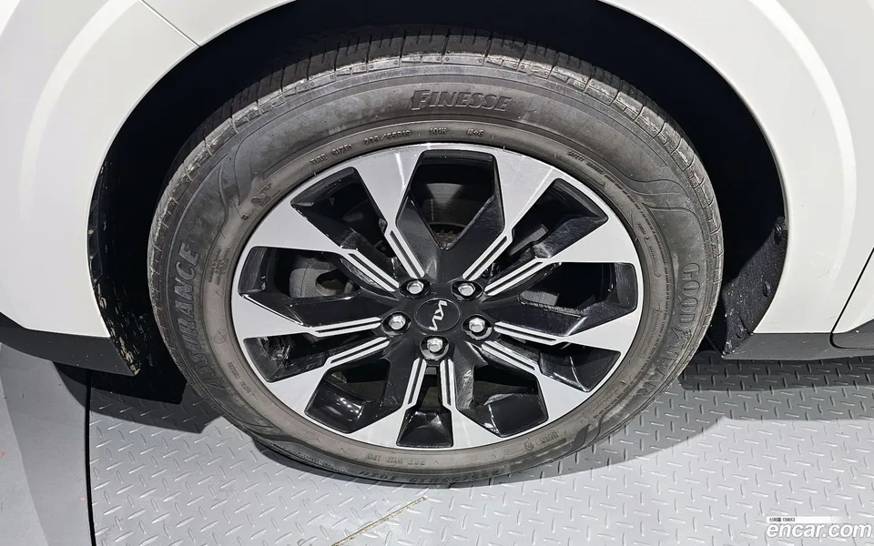 Kia Carnival 9 2023 — thumbnail 5