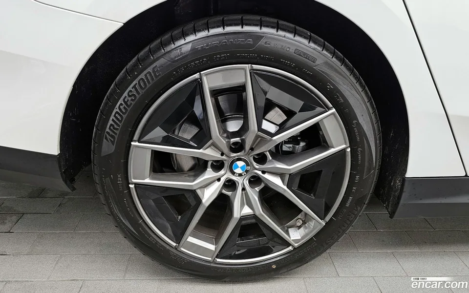 BMW 5 Series 520i 2025 — миниатюра 2