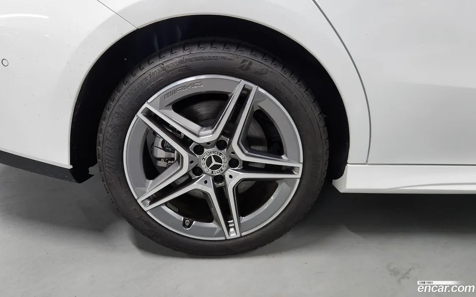 Mercedes-Benz CLA-Class CLA250 4MATIC 2025 — thumbnail 5