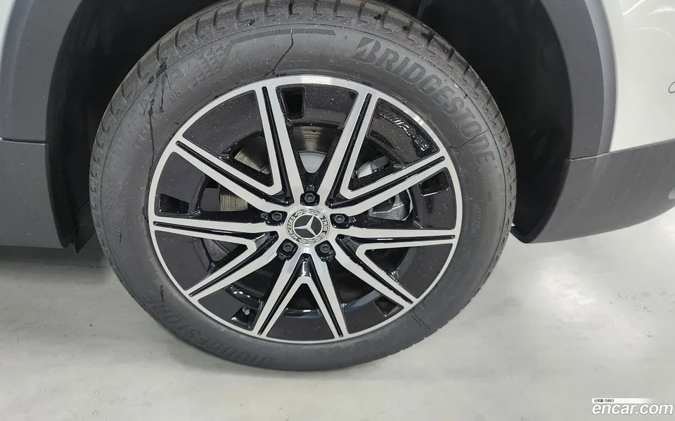 Mercedes-Benz EQB EQB300 4MATIC AMG 2025 — миниатюра 2