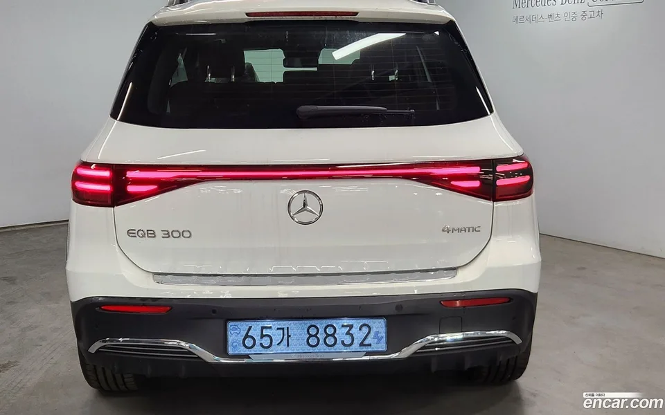 Mercedes-Benz EQB EQB300 4MATIC AMG 2025 — миниатюра 4