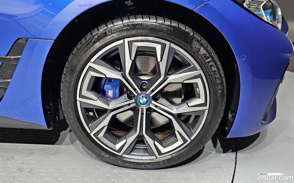 BMW i4 eDrive40 M 2023 — миниатюра 2