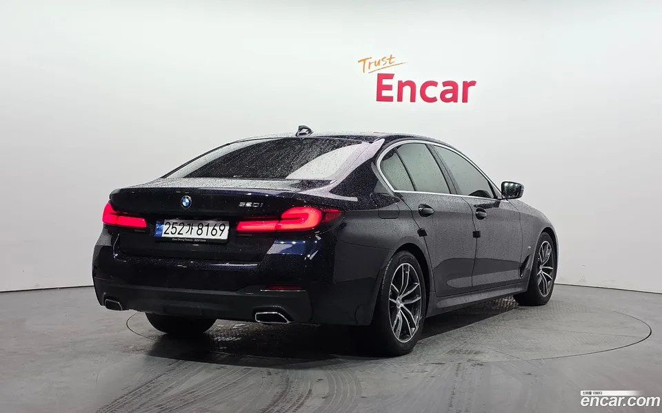 BMW 5 Series 520i M 2022 — фото 1, купить с доставкой в Москву