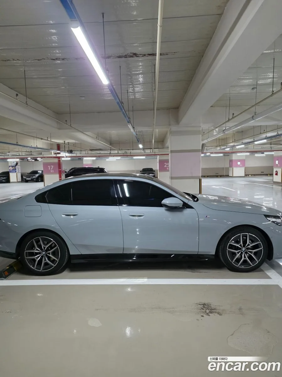 BMW 5 Series 520i M 2025 — миниатюра 2