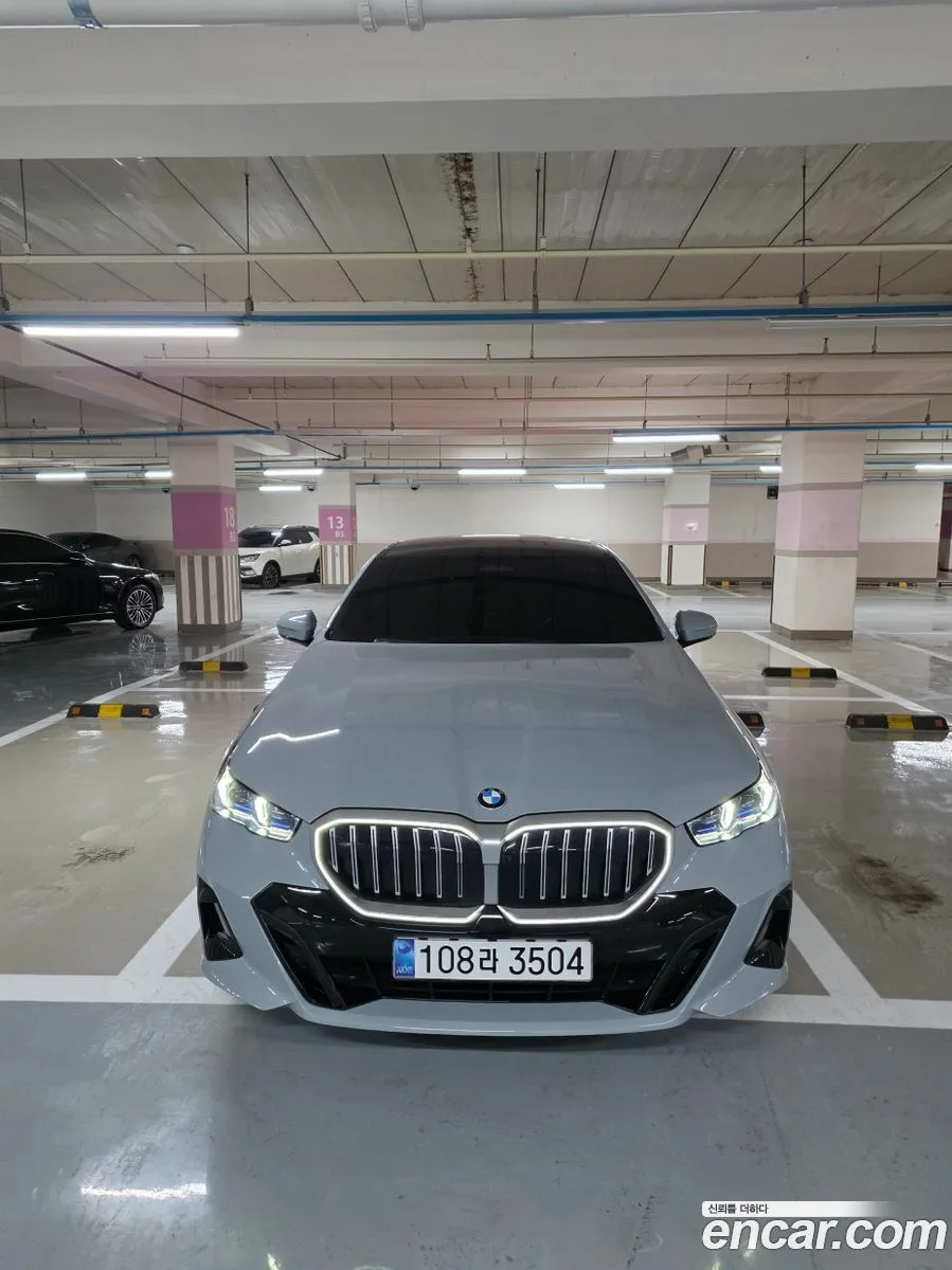 BMW 5 Series 520i M 2025 — фото 1, купить с доставкой в Москву
