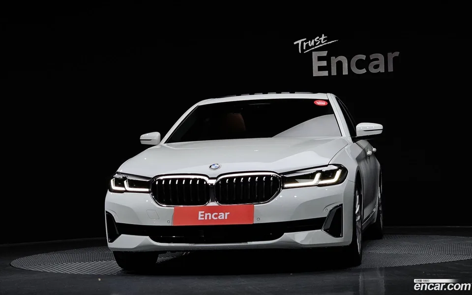 BMW 5 Series 520i 2022 — миниатюра 3