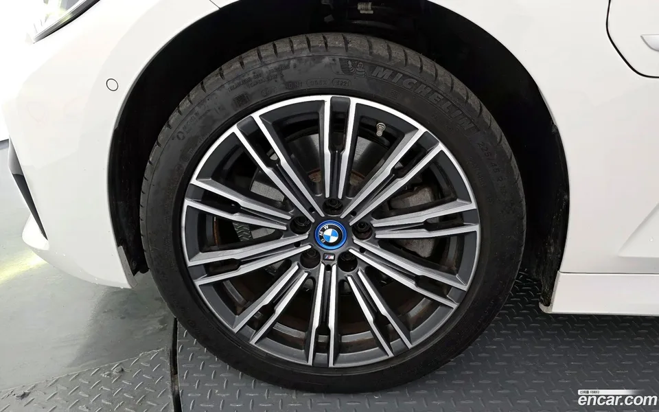 BMW 3 Series 320e M 2022 — миниатюра 2