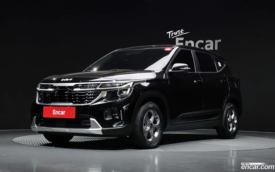 Kia Seltos 1.6 2WD 2023 — фото 1, купить с доставкой в Москву