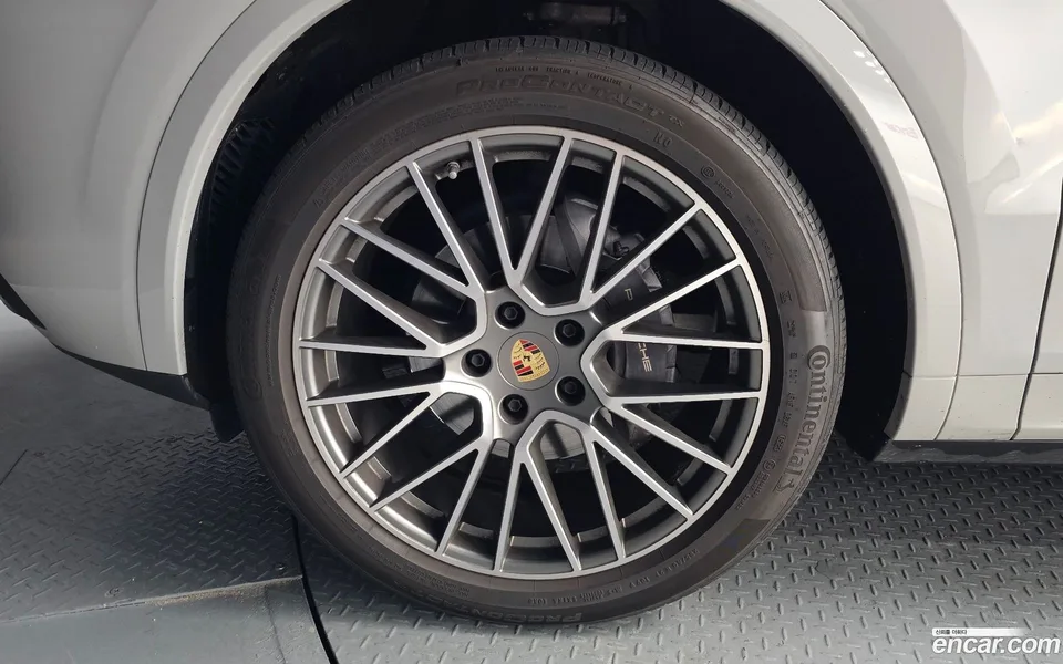 Porsche Cayenne 3.0 2023 — миниатюра 2
