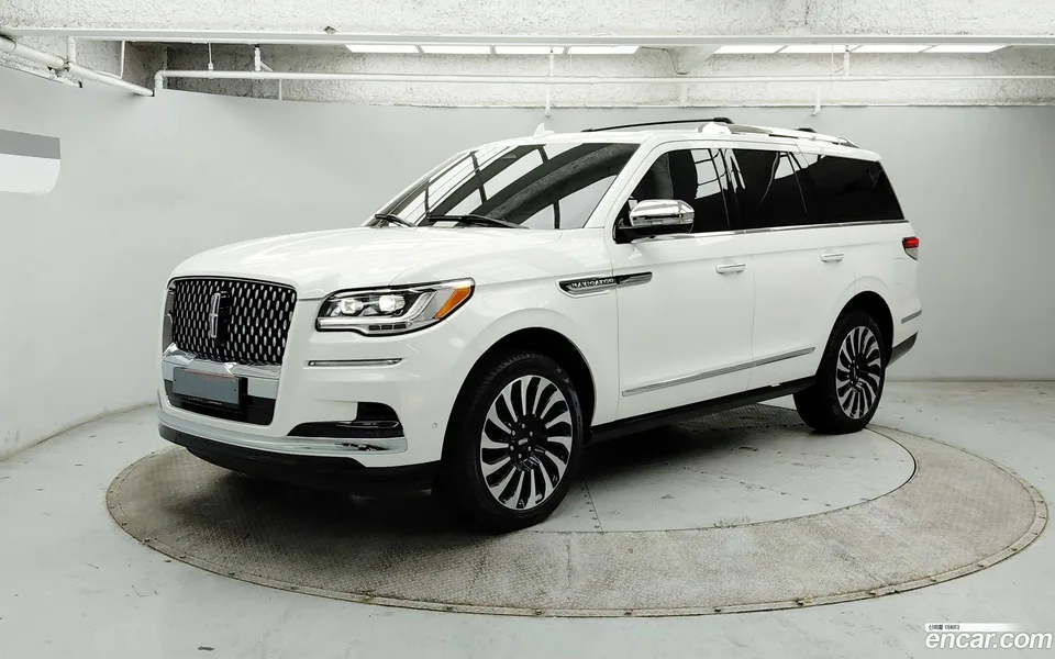 Lincoln Navigator 3.5L 2023 — фото 1, купить с доставкой в Москву