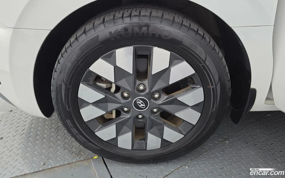 Hyundai Staria 4WD 9 2022 — миниатюра 2