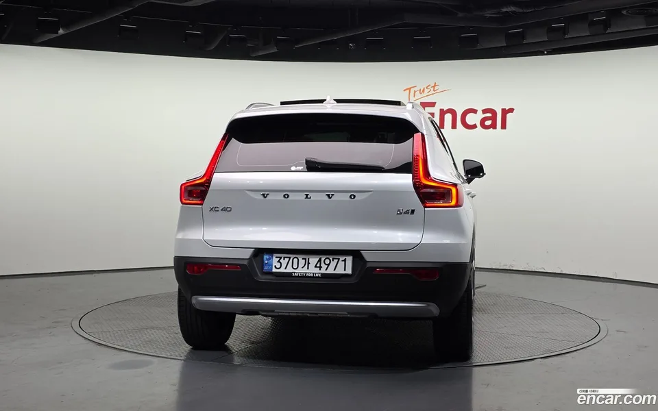 Volvo XC40 B4 2023 — миниатюра 4