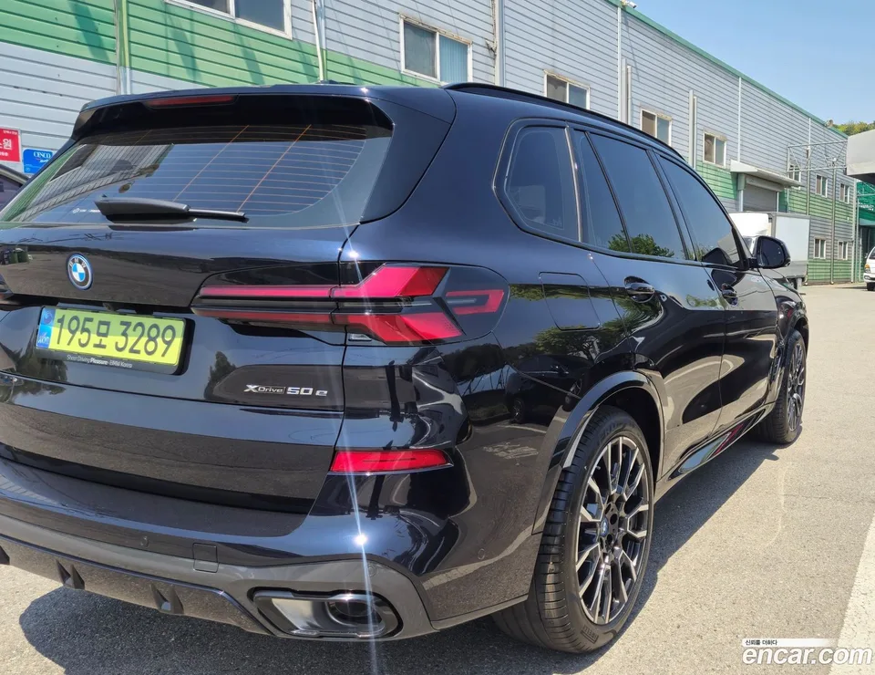 BMW X5 xDrive 50e M 2025 — миниатюра 2