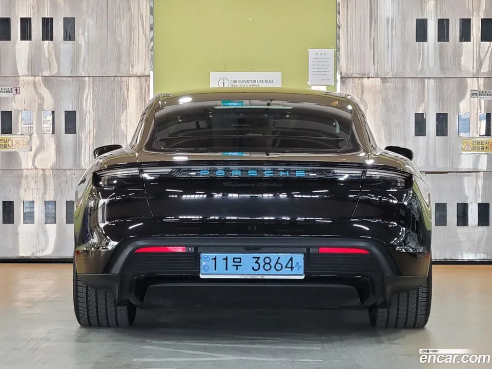 Porsche Taycan 2022 — миниатюра 4