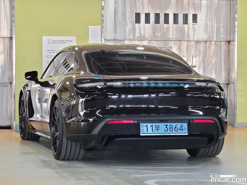 Porsche Taycan 2022 — миниатюра 5