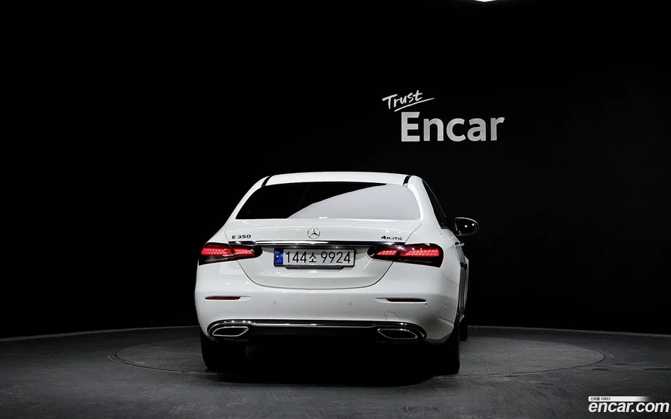 Mercedes-Benz E-Class E350 4MATIC 2022 — миниатюра 4