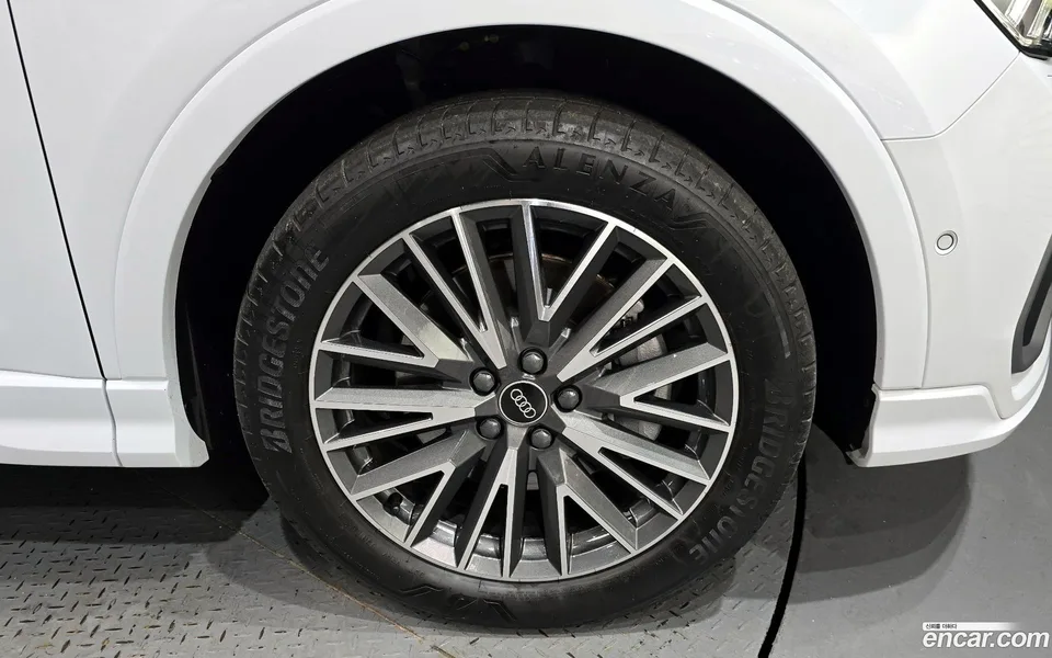 Audi Q3 40 TFSI 2023 — миниатюра 5