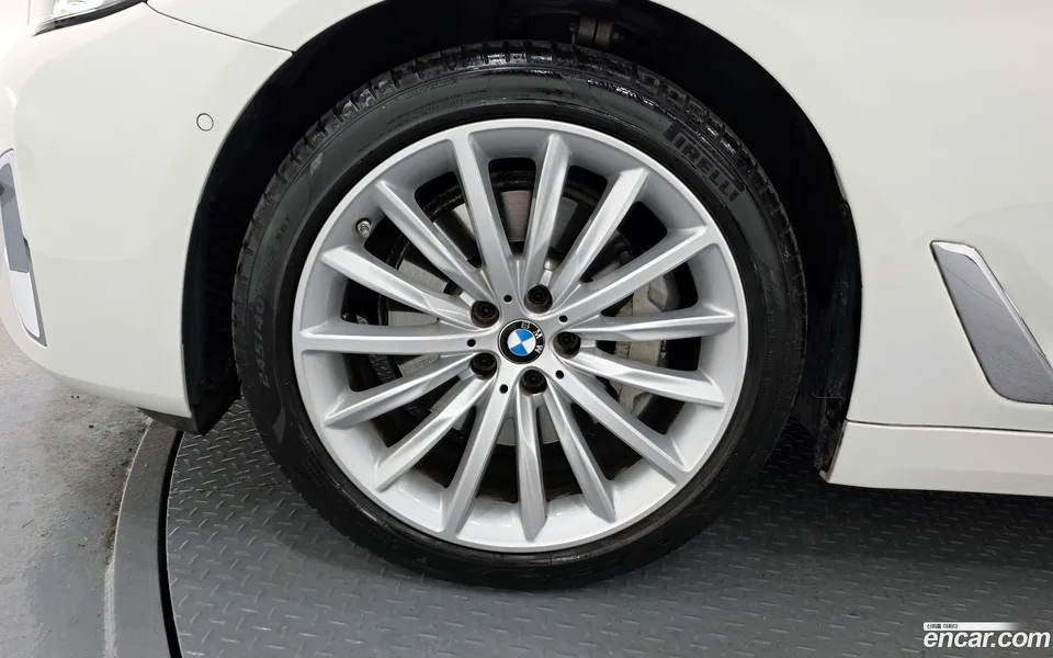 BMW 5 Series 530i 2022 — миниатюра 2