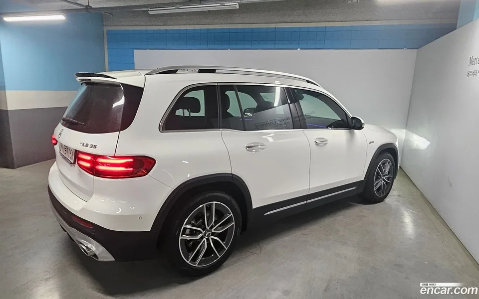 Mercedes-Benz GLB-Class AMG GLB35 4MATIC 2025 — thumbnail 3